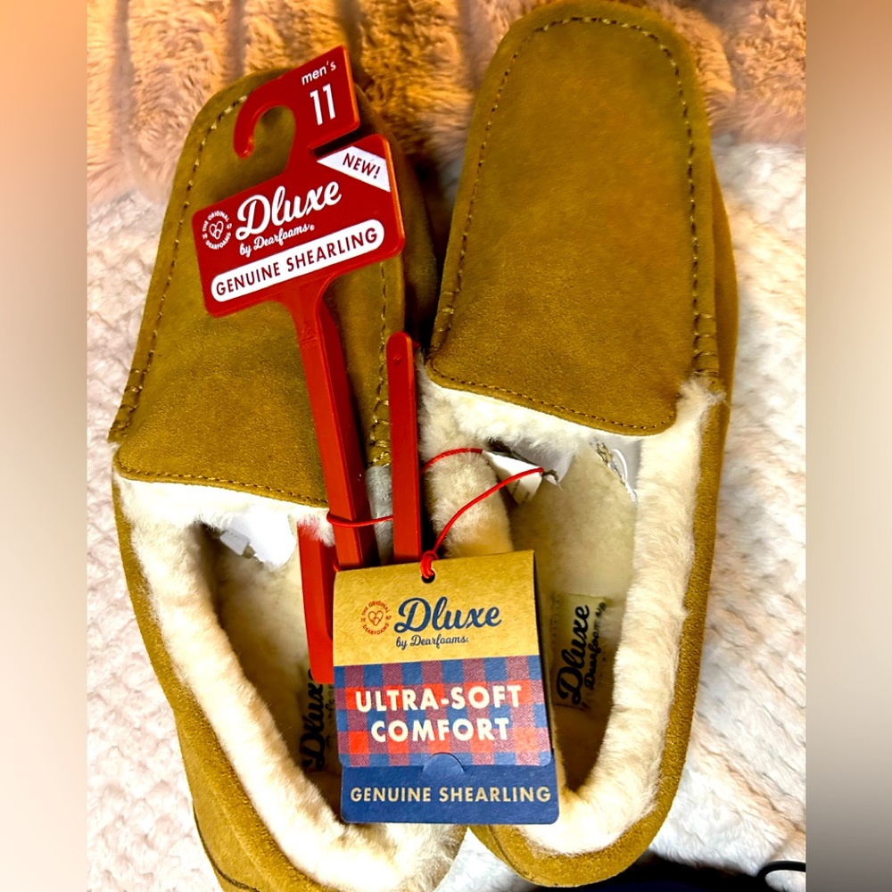 Men’s size 11 Dearfoams slippers/house shoes